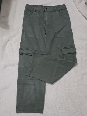 Utility Ankle Wide Leg Cargo Pants in Olive